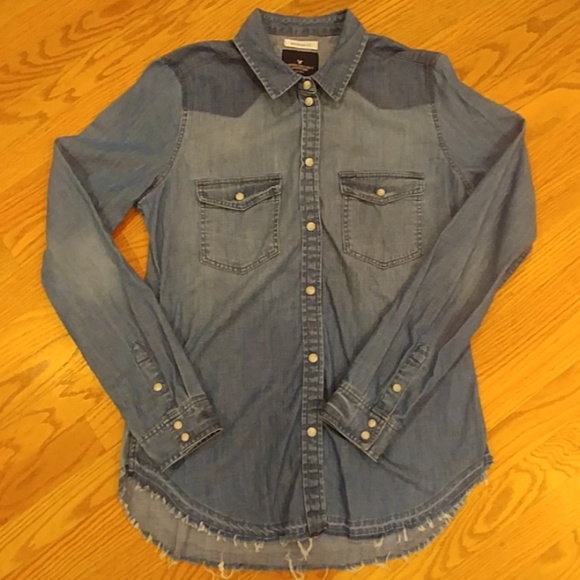 American Eagle Outfitters Tops - AE Women's Boyfriend Fit Demin Shirt Small